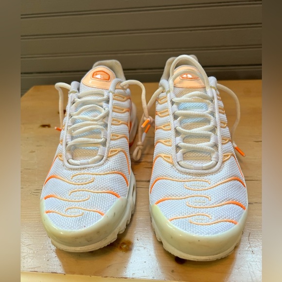 Nike Air Max Plus TN White Orange Shoes DM3033-100 Women’s Size 7 - Picture 2 of 8
